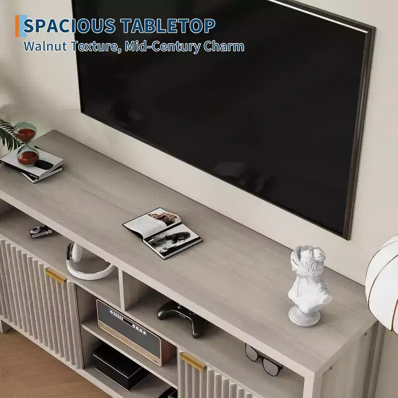 Meuble TV de ferme de 150 cm avec porte cannelée et étagères réglables, centre de divertissement pour téléviseurs de 65 pouces