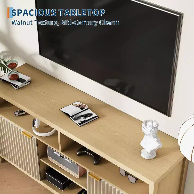 Meuble TV de ferme de 150 cm avec porte cannelée et étagères réglables, centre de divertissement pour téléviseurs de 65 pouces